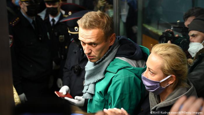 Уходя - уходи: кто из беглых белорусских оппозиционеров согласился бы повторить "подвиг " Навального