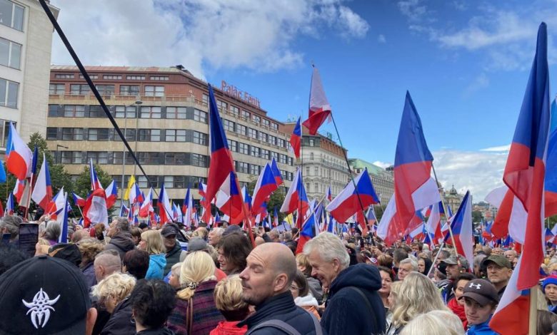 В Праге прошел огромный митинг против очумелого курса чешского правительства