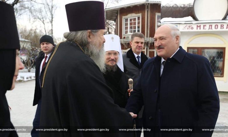 Лукашенко: "пусть сияние Рождества озарит счастьем каждую семью"