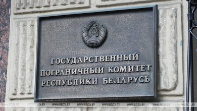 Польские военные продолжают вывозить беженцев на границу с Беларусью