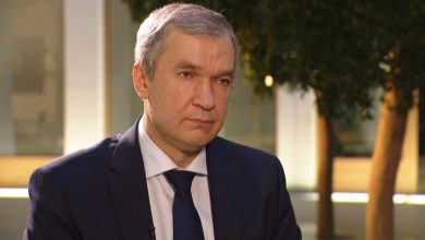 Латушко расплакался, что беглые никто и звать их никак